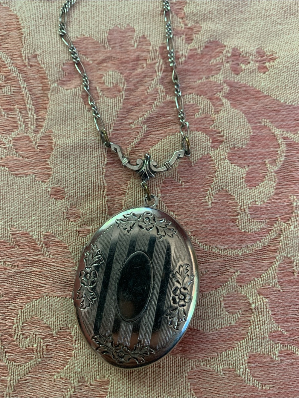 Vintage Silver Floral Oval Locket Necklace - Silver